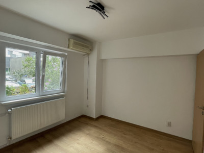 Spatiu Comercial - 3 Camere + 2 Bai | Loc Parcare + Parter